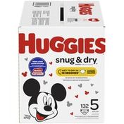 Huggies Snug & Dry Diapers, Size 5, 132 Count