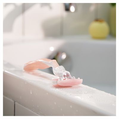 Venus Comfortglide White Tea Women'S Razor Handle + 2 Blade Refills