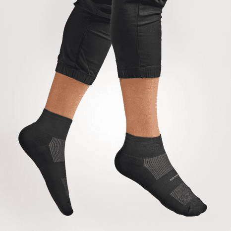 Feetures HP Black Light Quarter Socks