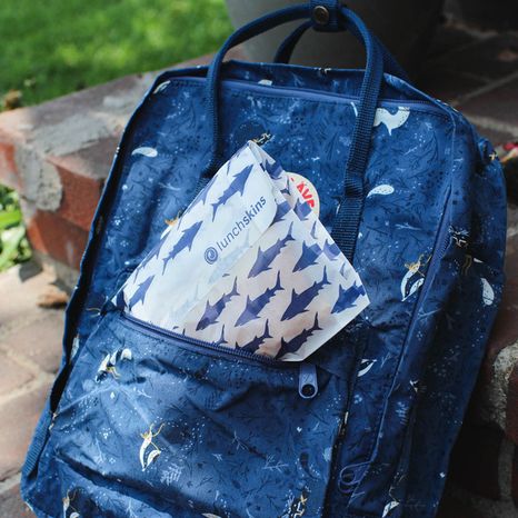 Lunchskins Recyclable + Sealable Sandwich Bags w/Closure Strip, Navy Shark