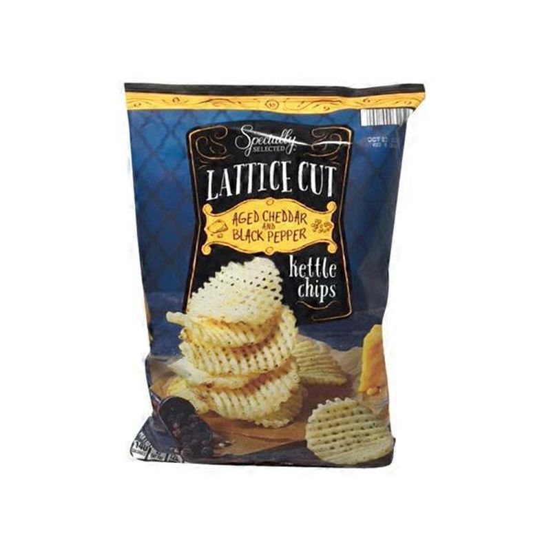 Specially Selected Aged Cheddar & Black Pepper LatticeCut Kettle Chips