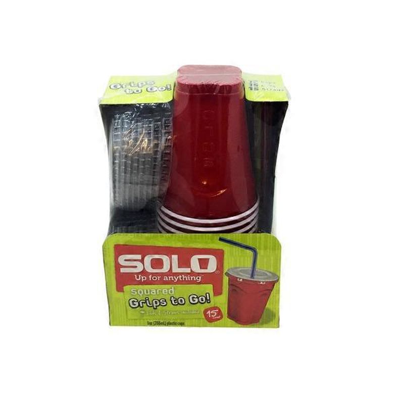 solo cups with lids and straws